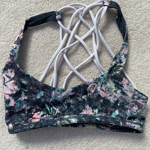 Lululemon sports bra